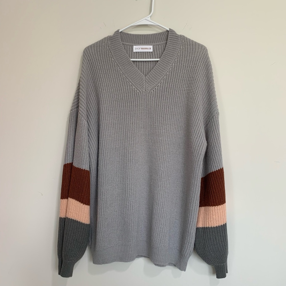 BN4 Oversized Gray Waffle Knit Sweater Color Block Sleeves V-neck‎ Medium